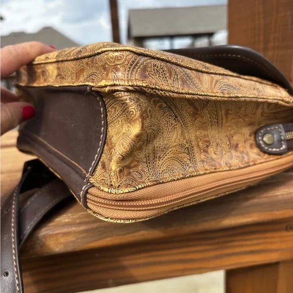 GUC! Relic Vintage Paisley Leather Gold Crossbody Bag - Picture 9 of 14